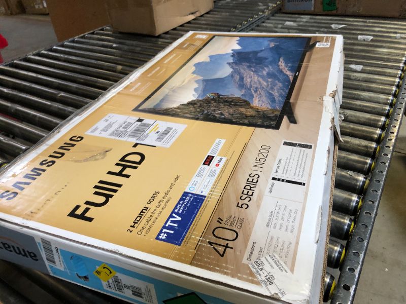 Photo 1 of SAMSUNG 40-inch Class LED Smart FHD TV 1080P (UN40N5200AFXZA, 2019 Model), Black