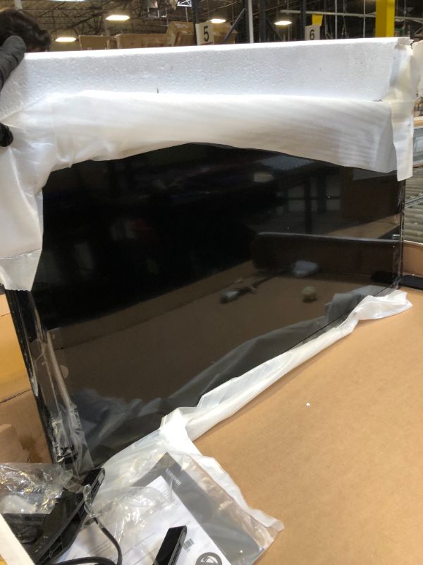 Photo 1 of SAMSUNG 40-inch Class LED Smart FHD TV 1080P (UN40N5200AFXZA, 2019 Model), Black