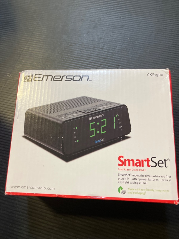 Photo 1 of Emerson SmartSet Dual Alarm Clock Radio with AM/FM Radio, Dimmer, Sleep Timer and .9" LED Display, CKS1900