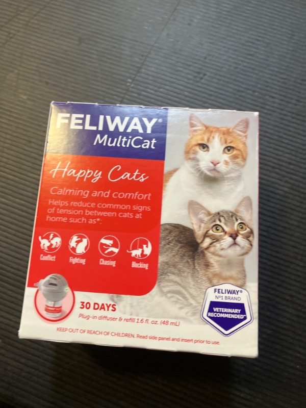 Photo 1 of FELIWAY MultiCat Calming Pheromone Diffuser, 30 Day Starter Kit (48 mL)