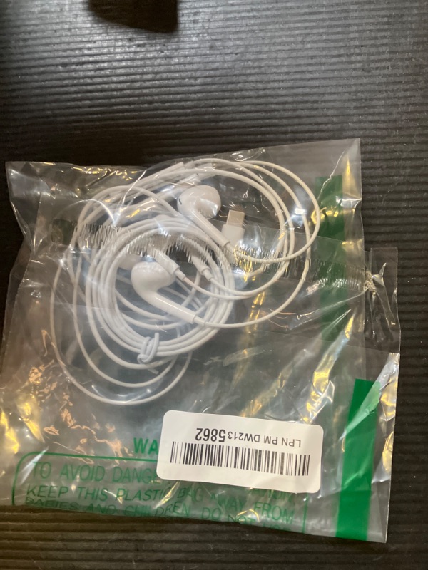 Photo 1 of 2 Packs USB C Headphones for iPhone 16/15 Pro Max Plus Type C Earbuds Wired Earphones with Mic & Remote Control Noise Cancelling for iPhone 16/15 pro, iPad Pro, Galaxy S23/S22/S21/S20/Ultra Note 10/20
