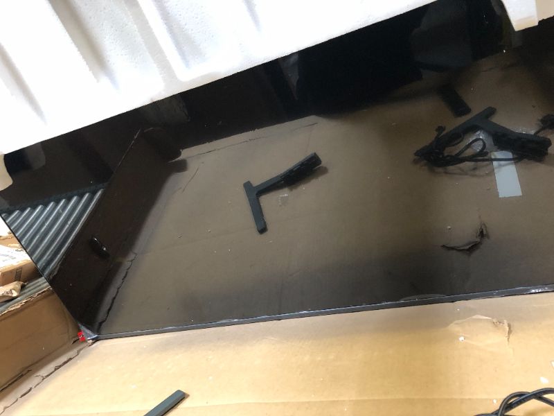 Photo 1 of SAMSUNG 50-Inch Class Crystal UHD 4K DU7200 Series HDR Smart TV w/Object Tracking Sound Lite, PurColor, Motion Xcelerator, Mega Contrast, Q-Symphony (UN50DU7200, 2024 Model)
CRACKED SCREEN 
PARTS ONLY