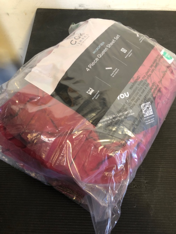 Photo 1 of Queen Size 4 Piece Sheet Set - Comfy Breathable & Cooling Bed Sheets Set - Hotel Luxury Bedding for Women, Men, Kids & Teens - Deep Pockets, Easy-Fit, Super Soft & Wrinkle Free - Oeko-Tex - Burgundy