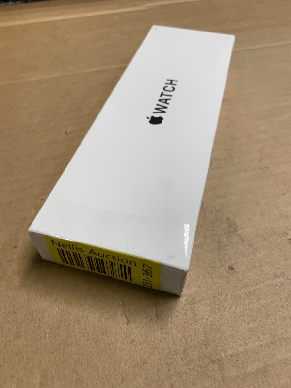 Photo 1 of (USED/FAIR) Apple Watch SE (2nd Gen) [GPS 40mm] Smartwatch with Starlight Aluminum Case with Starlight Sport Band S/M. Fitness and Sleep Trackers, Crash Detection, Heart Rate Monitor, Retina Display