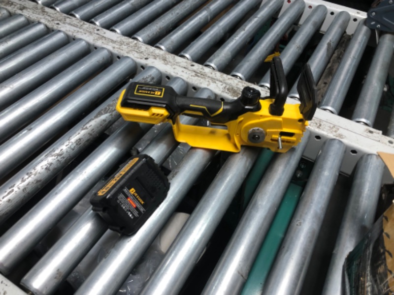 Photo 1 of ***HEAVILY USED - INCOMPLETE - SEE COMMENTS***
JEXUGK 12" Brushless Chainsaw, 21V Cordless Chainsaw with 2 x 4.0Ah Battery, Electric Motosierra De Gasolina with 2 x Chains & Guide Plate, Eléctrica Rechargeable Saw for Wood Cutting Trimming Branch