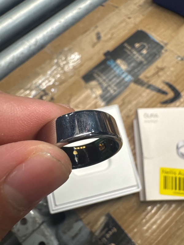 Photo 1 of (powers on while charging unable to test further) Oura Ring Gen3 Heritage - Silver - Size 8 - Smart Ring - Size First with Oura Ring Gen3 Sizing Kit - Sleep Tracking Wearable - Heart Rate - Fitness Tracker - 5-7 Days Battery Life
