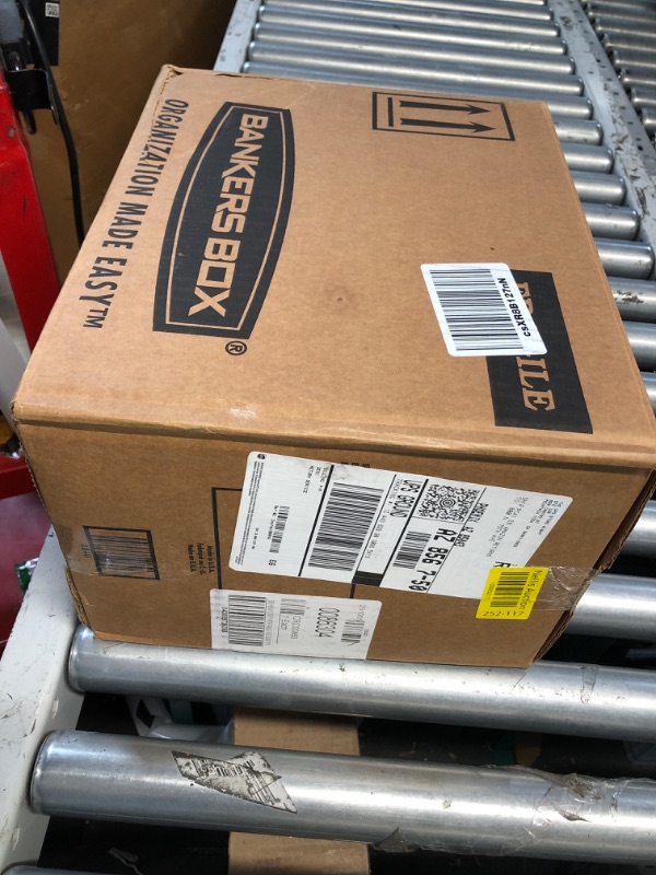 Photo 1 of ***MISSING LATCH****Bankers Box Heavy Duty Portable Plastic File Box with Hanging Rails, Letter, 1 Pack (0086304)