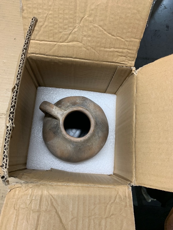 Photo 1 of (USED/FAIR) GDSZJLJ Rustic Terracotta Handmade Pottery Vase with Handle, 5.6 Inch Vintage Ceramic Rustic Farmhouse Vase for Home Decor, Farmhouse Flower Vases for Living Room, Bedroom, Thanksgiving Centerpieces
