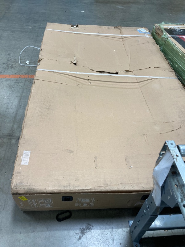 Photo 1 of FOR PARTS
SAMSUNG 98-Inch Class 4K Crystal UHD DU9000 Series HDR Smart TV, Object Tracking Sound Lite, Motion Xcelerator 120Hz, Supersize Picture Enhancer, Mega Contrast, Alexa Built-In (UN98DU9000, 2024 Model)