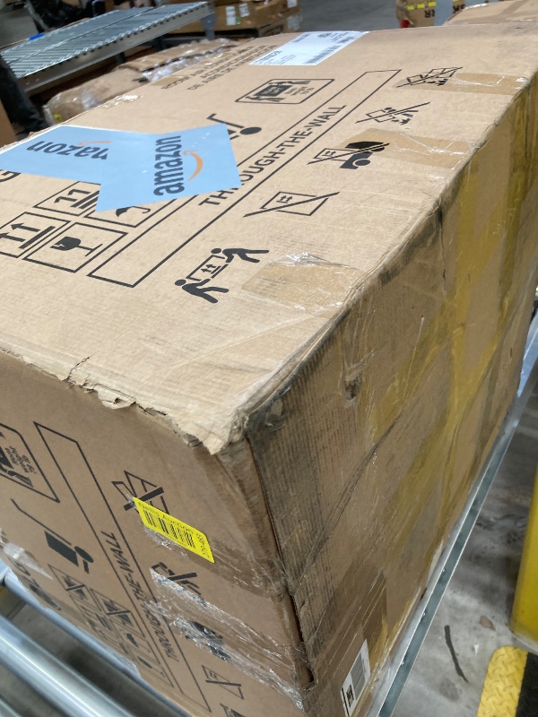 Photo 1 of ***PARTS ONLY****LG 10,000 BTU Through the Wall Air Conditioner, 115V, Cools up to 440 Sq. Ft. for Bedroom, Living Room, Apartment, with Remote, 3 Cool & Fan Speeds, Wall AC Unit, White