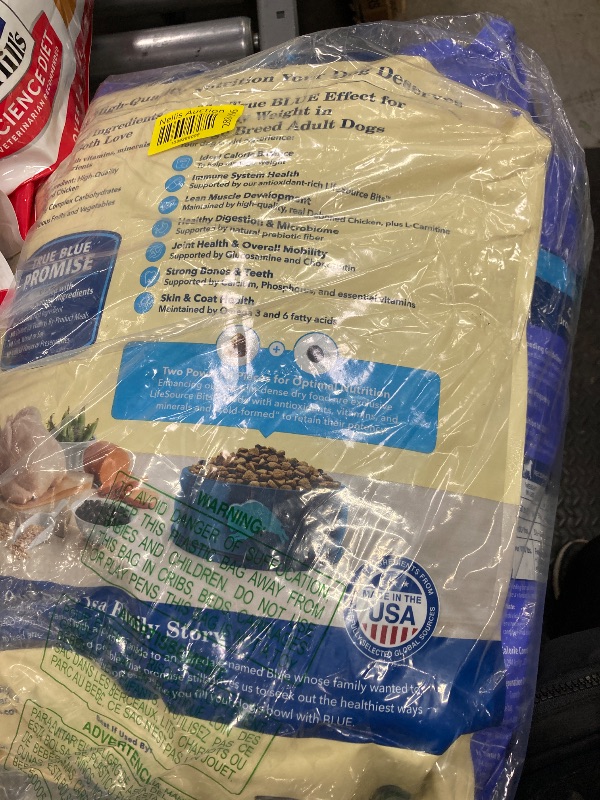 Photo 1 of Blue Buffalo Life Protection Formula Healthy Weight Large Breed Adult Dry Dog Food for Weight Control, Made with Natural Ingredients, Chicken & Brown Rice Recipe, 30-lb Bag