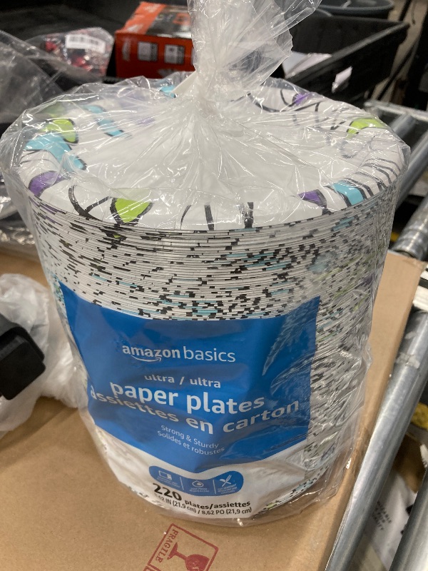 Photo 1 of Amazon Basics Ultra Paper Plates, 6.87 Inch, Disposable, 600 Count (2 Pack of 300) (Previously Encore)