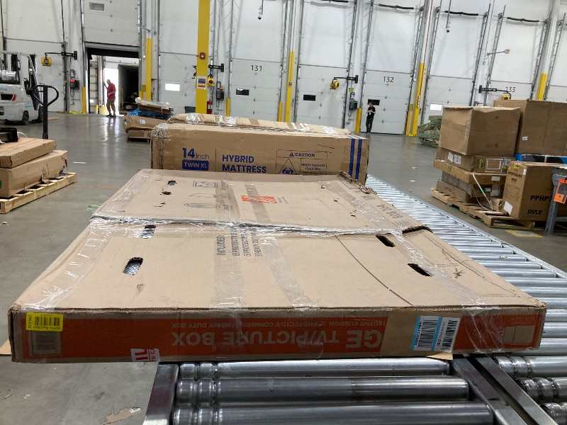 Photo 1 of 55 inch TCL Model 65QM850G

