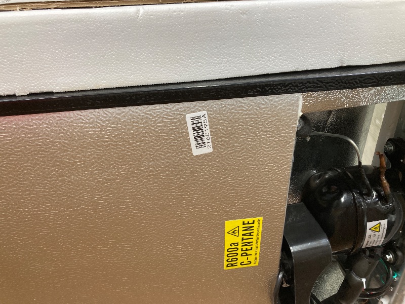 Photo 1 of *see notes*
Frigidaire, 2 Door Apartment Size Refrigerator/Freezer Combo, 7.5 cu ft, Platinum Series, Stainless, 23" D x 21.5" W x 55.5" H