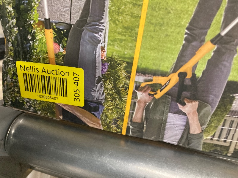Photo 1 of **** BROKEN ITEM PARTS ONLY****Cordless String Trimmer 12in