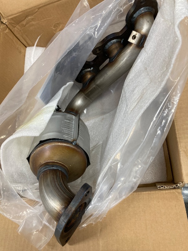 Photo 1 of A-Premium Rear Exhaust Manifold Catalytic Converter Kit Direct-Fit Compatible with Toyota Sienna 2004 2005 2006 2007, 3.5L, FWD, EPA Compliant, Replace# 1714020030