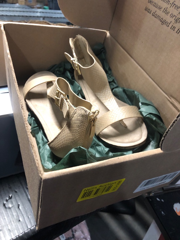 Photo 1 of ***SEE NOTES*** 
Kenneth Cole REACTION Women's Great Gal T-Strap Wedge Sandal, Black, size: 7 M US