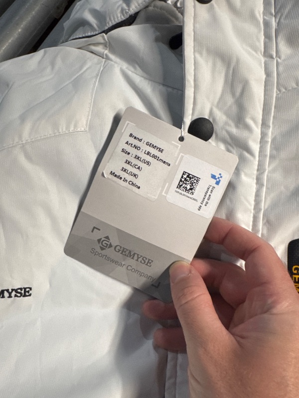 Photo 1 of (3XL) (USED//FAIR) GEMYSE Men's Mountain Waterproof Ski Snow Jacket Winter Windproof Rain Jacket (White,3X-Large)