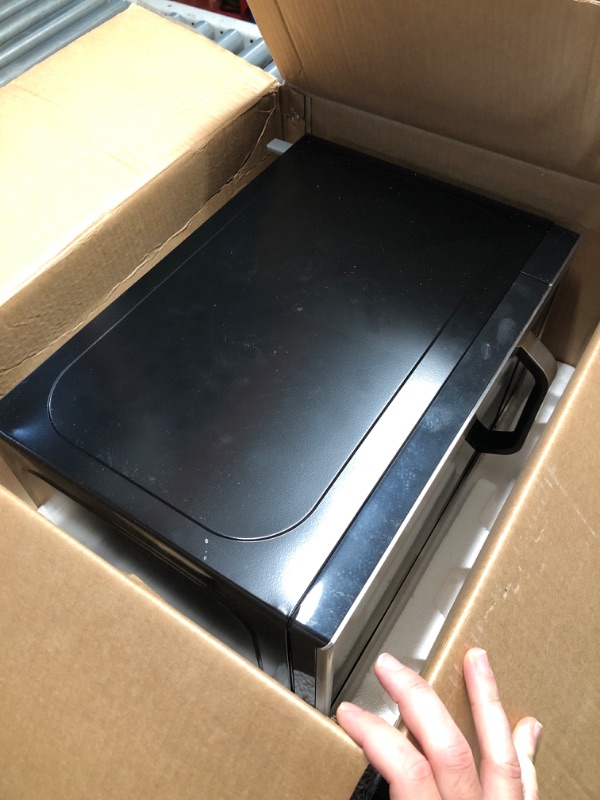 Photo 1 of (PARTIAL SET ) (NOT FULLY FUNCTIONAL) Farberware Countertop Microwave 700 Watts