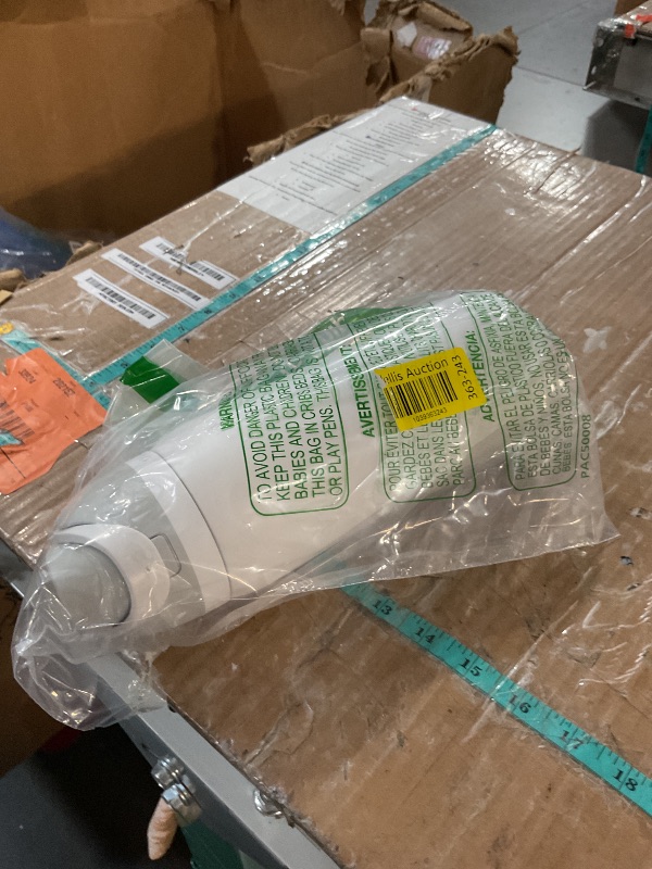 Photo 1 of Owala FreeSip Insulated Stainless Steel Water Bottle with Straw for Sports, Travel, and School BPA-Free Sports Water Bottle, 32 oz, Shy Marshmallow