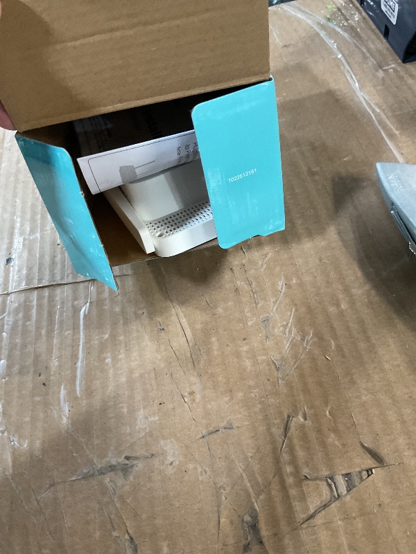 Photo 1 of TP-Link AC1200 WiFi Extender, 2025 Wirecutter Best WiFi Extender, 1.2Gbps home signal booster, Dual Band 5GHz/2.4GHz, Up to 1600 Sq.ft and 32 Devices, EasyMesh Compatible, One Ethernet Port (RE315)