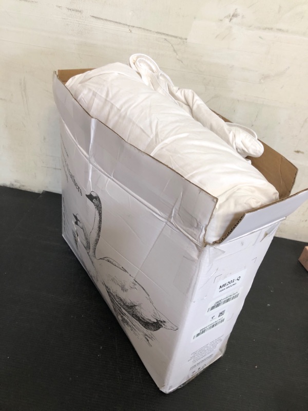 Photo 1 of APSMILE Luxury All Season Down Feather Fibers Comforter Full/Queen Size Duvet Insert - 100% Organic Cotton, High Fill Power Medium Warmth, (Ivory White, 90X90)