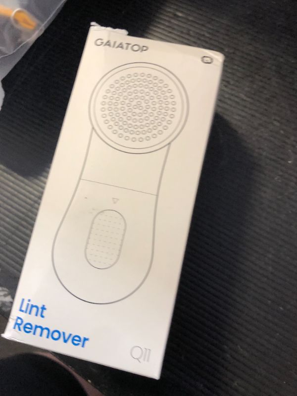 Photo 1 of GAIATOP Fabric Shaver Rechargeable Lint Remover 3 Speeds Sweater Defuzzer, Cute Digital Screen Large Storage 6-Leaf Blades, Fuzz Pills Bobbles Trimmer for Clothes Furniture Bedclothes White 1 pcs