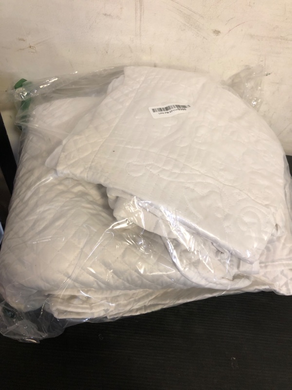 Photo 1 of EVENHUG Quilt Set King Size Soft Lightweight Dark Grey Bedspreads with 2 Pillow Shams Reversible Bedding Coverlets for All Seasons 3 Piece (106"x96")