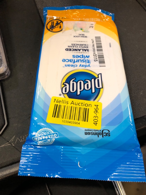 Photo 1 of Pledge Multisurface Cleaning Wipes, pH Balanced, Fresh Citrus, 25 Count