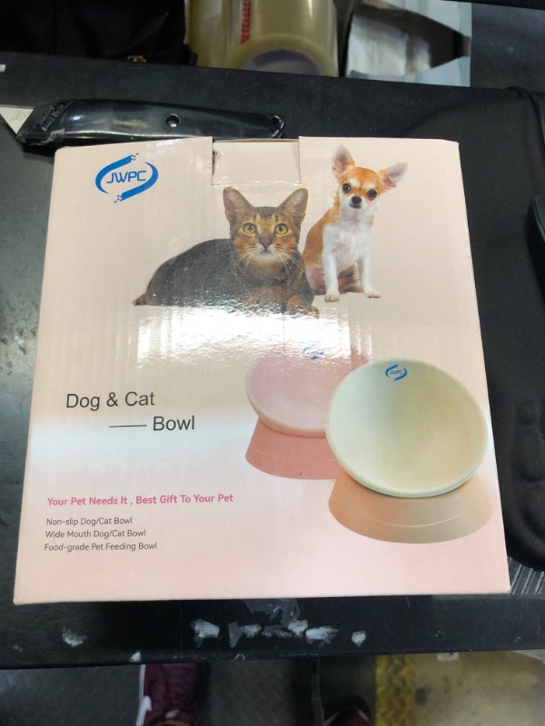Photo 1 of Bulldog Bowl Anti-Slip Dog Cat Dish Detachable Rubber Dog Bowl Pet Sterile Tilted Pet Feeder Slope Base (Green, 2 Cup (Small/Medium Dog))