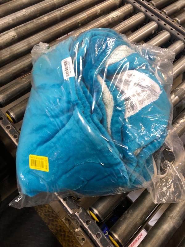 Photo 1 of Bearhug Velvet & Sherpa Full Size 77" 84" Navy Blue Electric Blanket, 10 Heating Levels & Auto Off, Over-Heat Protect, Machine Washable