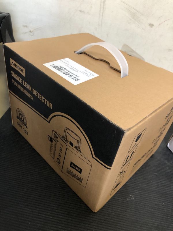 Photo 1 of Machine Automotive Leak Detector,Evap Vacuum Smoke Diagnostic Tester,Pipeline Fuel Leakage Detector Compatible with 12V Vehicles