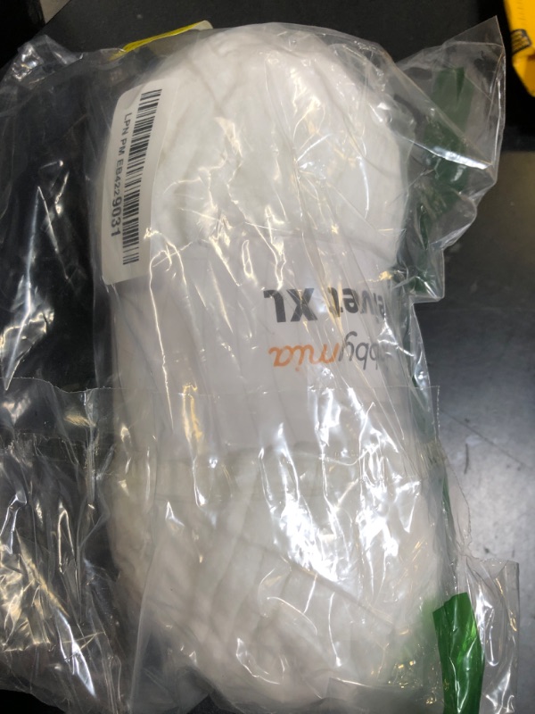 Photo 1 of HobbyMia Velvet XL - Chenille Yarn for Crocheting - 100g / 74yds - (6) Super Bulky Yarn - Fluffy Yarn for Crochet - Crocheting Baby Blankets (1455 - White, 1 Skein)