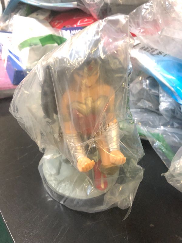 Photo 1 of Exquisite Gaming: Warner Bros: Wonder Woman - DC Comics Original Mobile Phone & Gaming Controller Holder, Device Stand, Cable Guys, Licensed Figure