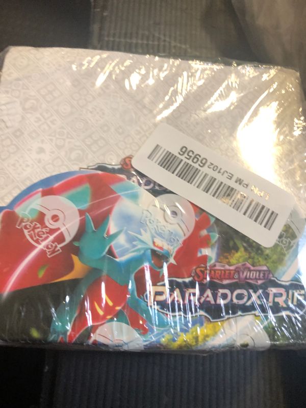 Photo 1 of Pokemon TCG: Scarlet & Violet—Prismatic Evolutions Elite Trainer Box