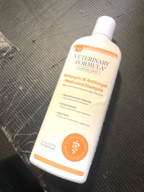 Photo 1 of Veterinary Formula Clinical Care Antiseptic and Antifungal Medicated Shampoo for Dogs & Cats, 16 Fl Oz – Helps Alleviate Scaly, Greasy, red Skin – Paraben, Dye, Soap-Free (1 Pack)