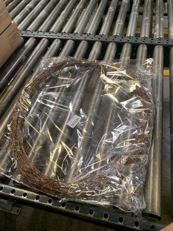 Photo 1 of 18-20inch Large Natural Grapevine Wreath Rings Rattan Vine Branch Wreath Hoop for DIY Craft Wreath Christmas Easter Holiday Decoration Seasonal Decors (1pcs 50cm/18-20inch)