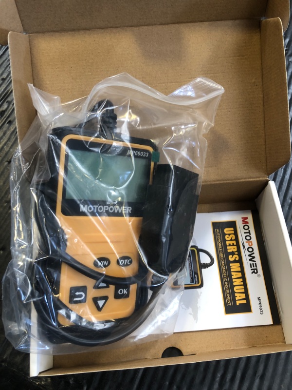 Photo 1 of MOTOPOWER MP69033 Car OBD2 Scanner Code Reader Engine Fault Scanner CAN Diagnostic Scan Tool for All OBD II Protocol Cars Since 1996, Yellow
