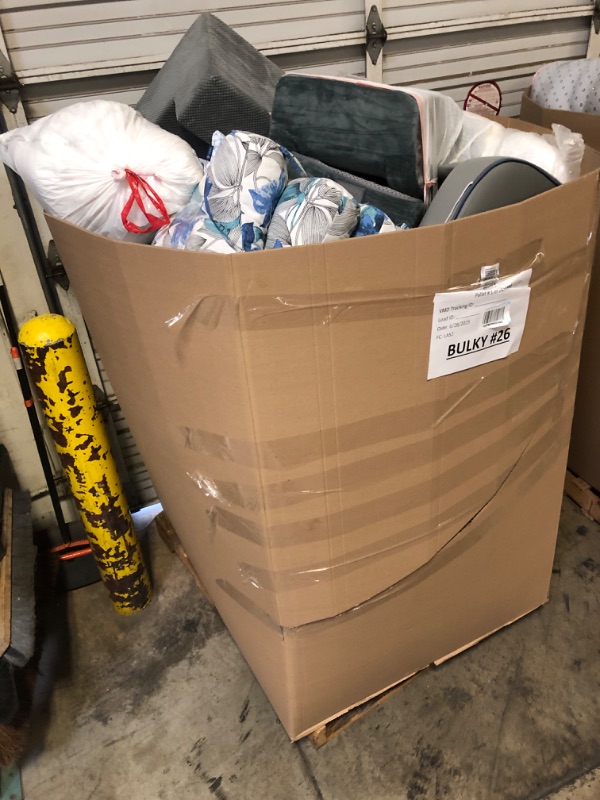 Photo 1 of Bulk Mix Pillows and Blankets and other - No Returns