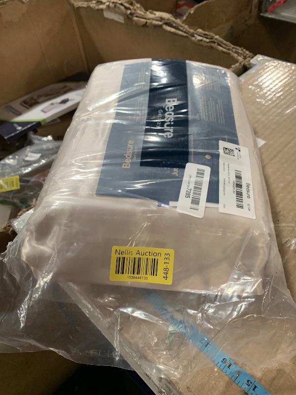 Photo 1 of (BAGGED) (USED/FAIR) Bedsure Satin Sheets King - Similar to Silk Sheets, Silky Bedsheet, Luxury & Ultra Soft, Non-Fading & Wrinkle Free, Good for Hair & Skin, Gifts for Women, 4 Pieces, Beige