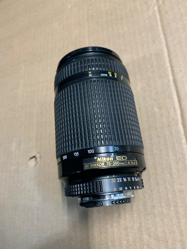 Photo 1 of ***PARTS ONLY*** ***NON REFUNDABLE*** Nikon 70-300mm f/4-5.6D ED Auto Focus Nikkor SLR Camera Lens
