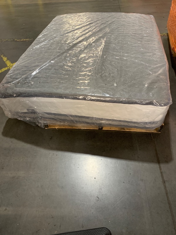 Photo 1 of ** TRUCK/ TRAILER PICK UP*** 12 Inch Full Size Mattress in a Box, Hybrid Cooling Gel Memory Foam & Pocketed Coils, Medium Firm, CertiPUR-US Certified, Pressure Relief, Motion Isolation
