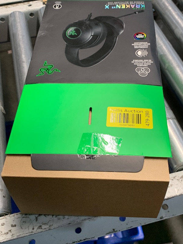 Photo 1 of (used)(minor damage) Razer Kraken V3 X Wired USB Gaming Headset: Lightweight Build - Triforce 40mm Drivers - HyperClear Cardioid Mic -