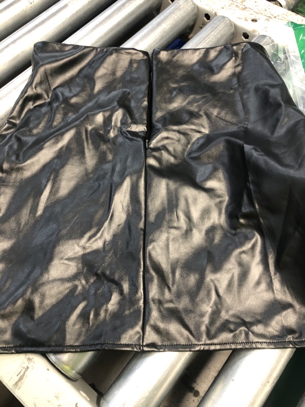 Photo 1 of (see all images) WDIRARA Women's Metallic Split Side Low Rise Drop Waist Pleated Short Skirt Black (large) 