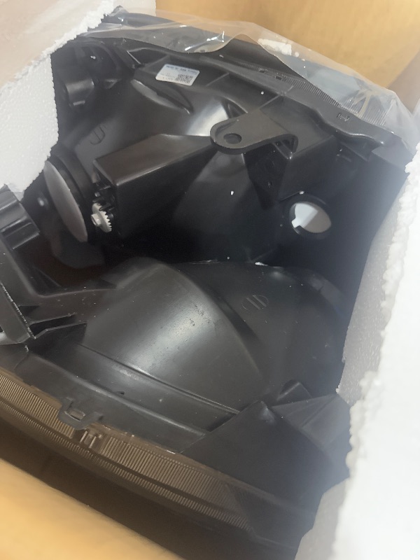 Photo 1 of **DAMAGED, MOUNTING BRACKET IS CRACKED**
Nilight Headlight Assembly for 2005 2006 2007 2008 2009 2010 2011 Toyota Tacoma Replacement Headlamp Black Housing Amber Reflector