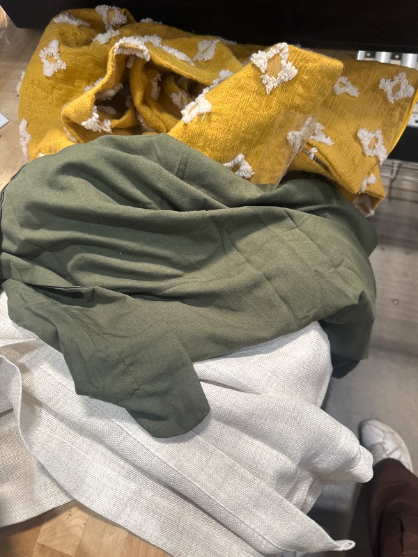 Photo 1 of *UNKNOWN SIZE* 4 PIECE ASSORTED PILLOW CASES 