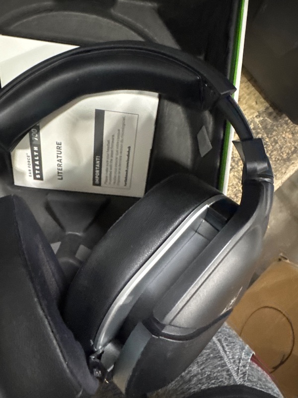 Photo 1 of *UNABLE TO FULLY TEST// NO CHARGER JUST HEADPHONES* Turtle Beach Stealth 700 Gen 2 MAX Multiplatform Amplified Wireless Gaming Headset for Xbox Series X|S, Xbox One, PS5, PS4, Windows 10 & 11 PCs, Nintendo Switch - Bluetooth, 50mm Speakers - Black