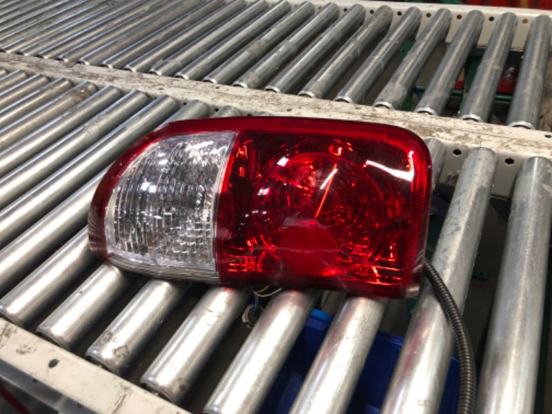 Photo 1 of Awayet Tail Light fit for 2004-2006 Tundra Limited SR5 Double Cab w/Standard Bed TO2801153 815500C040 Rear Light Right Passenger Side RH