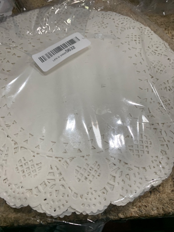 Photo 1 of 150 Pack Round White Paper Doilies Assorted Sizes for Cake, Food, Dessert - Lace Paper Placemats for Crafts, Plates, Party Table, Wedding (6.5, 8.5, and 10.5 Inch)