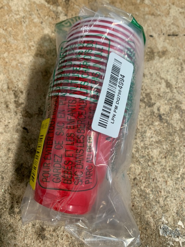 Photo 1 of Amazon Basics Small Disposable Plastic Party Cups, Red, 9oz, 50 Count